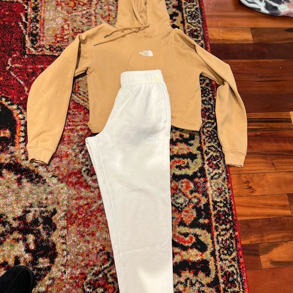 The North Face Brown Hoodie and White Sweatpants Set - Picture 2 of 2